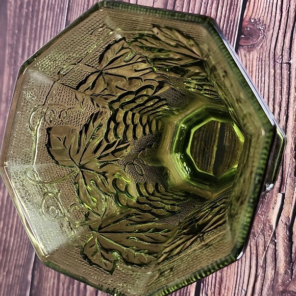Vintage Anchor Hocking Avocado Green Footed Grape Glass vase - Picture 16 of 16